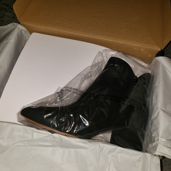 BNWB▪︎Cole Haan▪︎Elyse Black Suede Boots - Picture 6 of 7